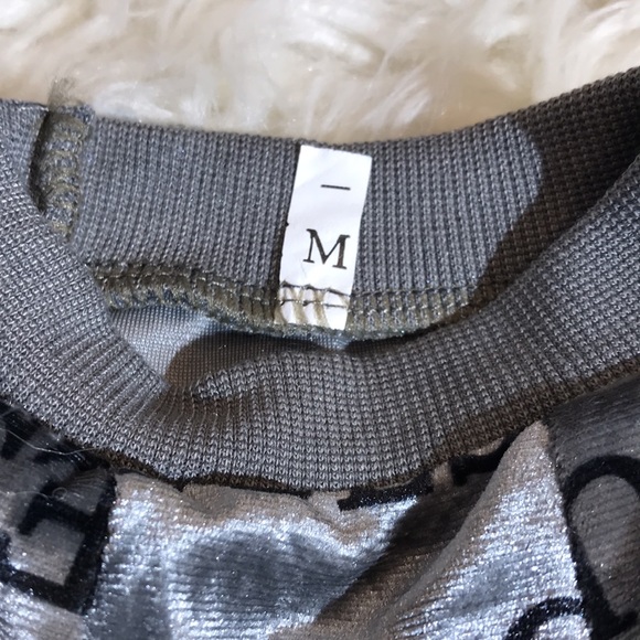 Silver brand inspired pet sweater/shirt - Picture 4 of 10
